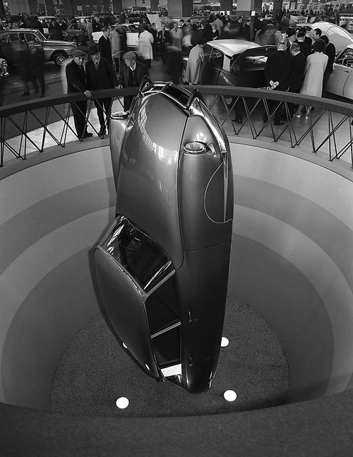 Citroen DS 19, представленный на автомобильном салоне в Версале