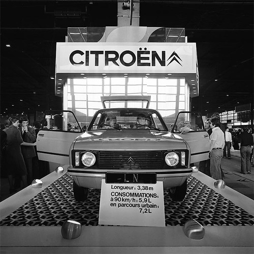 Презентация Citroen LN во время Парижского автомобильного салона
